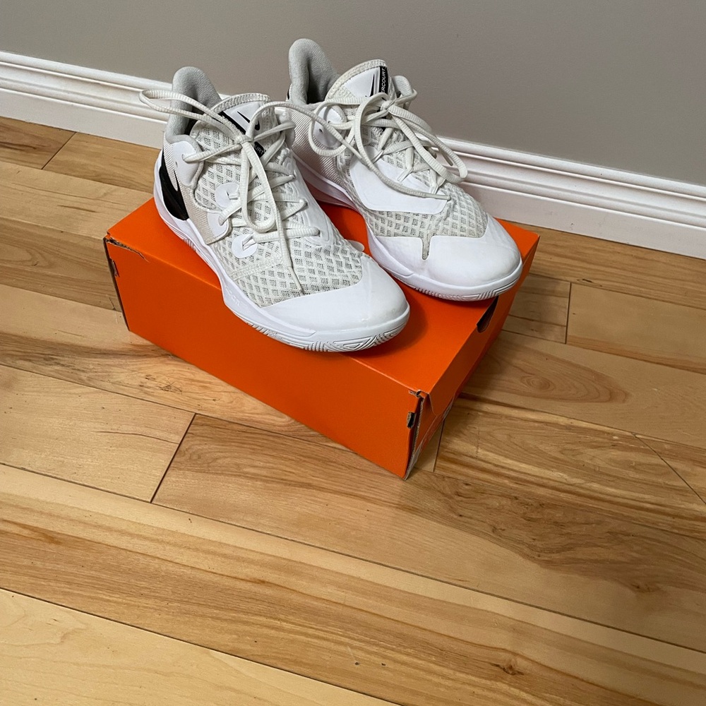 Nike Zoom volleyball sneakers women size 9 or men size 7.5